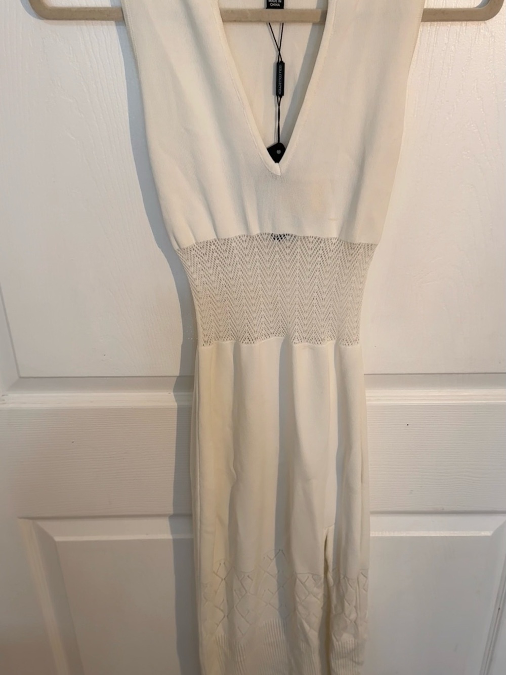 White Sleeveless V-Neck Knit Waist Dress